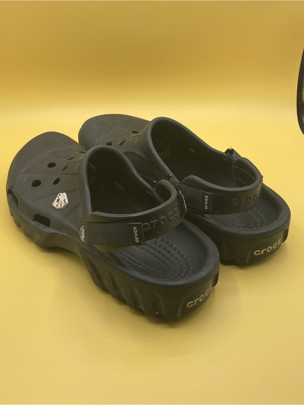 CROCS Black Men's Classic Clog Sandals with Team Charm - Picture 3 of 4